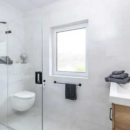 Apartment Charmantes Townhaus Mit Garten, W-lan & Netflix *