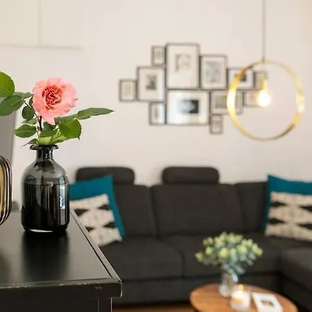 Charmantes Townhaus Mit Garten, W-lan & Netflix *