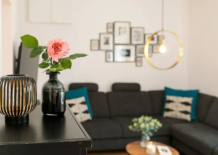 Charmantes Townhaus Mit Garten, W-lan & Netflix *